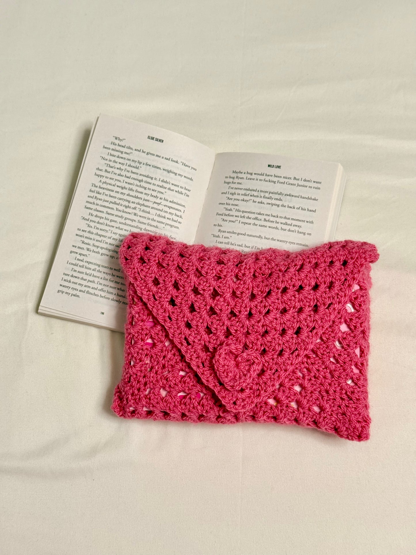 Handgemaakte Booksleeve Donkerroze Dicht