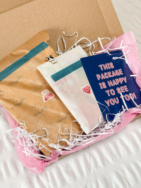 Detailweergave van de Surprise Boek Box Premium, inclusief luxe leesaccessoires en een mystery boek.