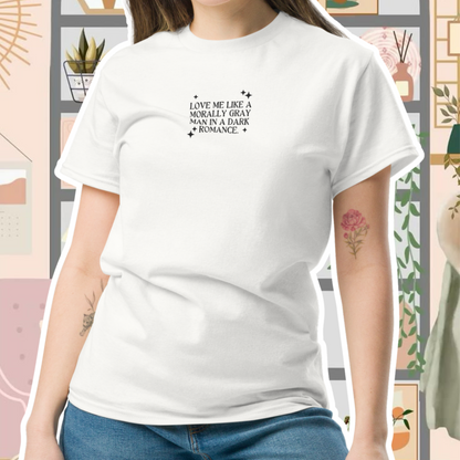 Love Me Like a Morally Gray Man in a Dark Romance Geborduurd T-Shirt