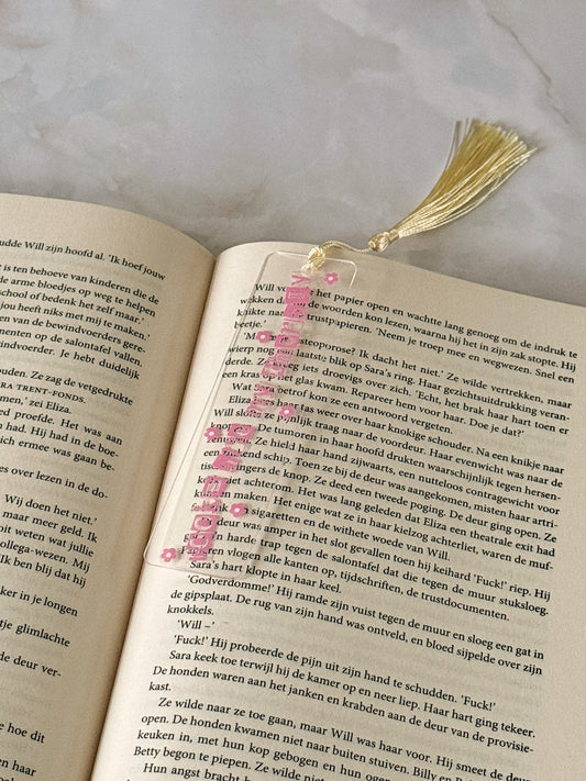 Books Are My Therapy acryl boekenlegger met bloemetjes en kwastje