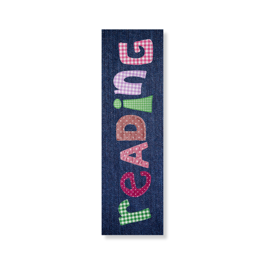 Kleurrijke boekenlegger Reading met patchwork letters