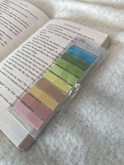 Minimalistische annotatie tabs in zachte tinten, ideaal voor het markeren van tekst in boeken.