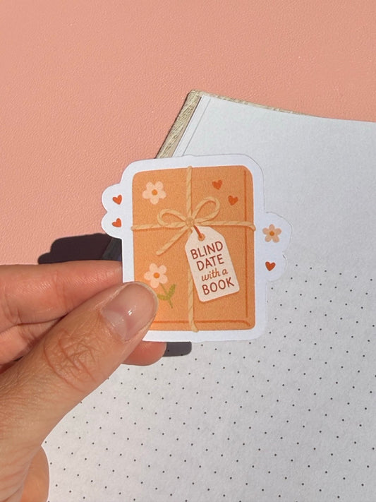 Blind Date with a Book sticker van Charms of Chapters als bookish goodie.