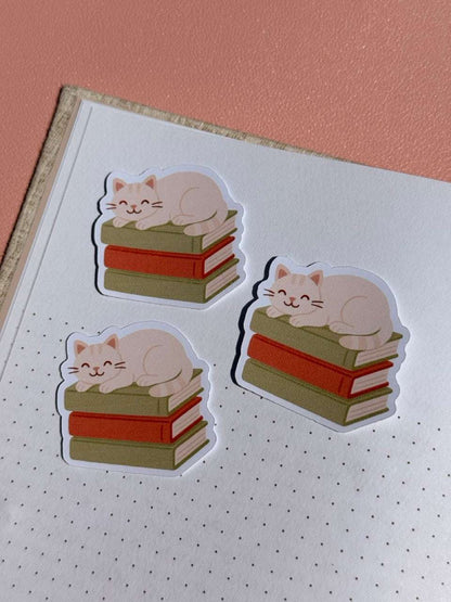 Bookish Cat & Book Lover sticker voor katten- en boekenliefhebbers.