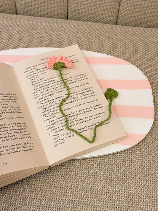 Roze gehaakte bloemen boekenlegger